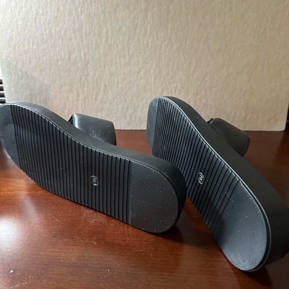 Beach By Matisse Black Slide Sandals - Picture 7 of 9